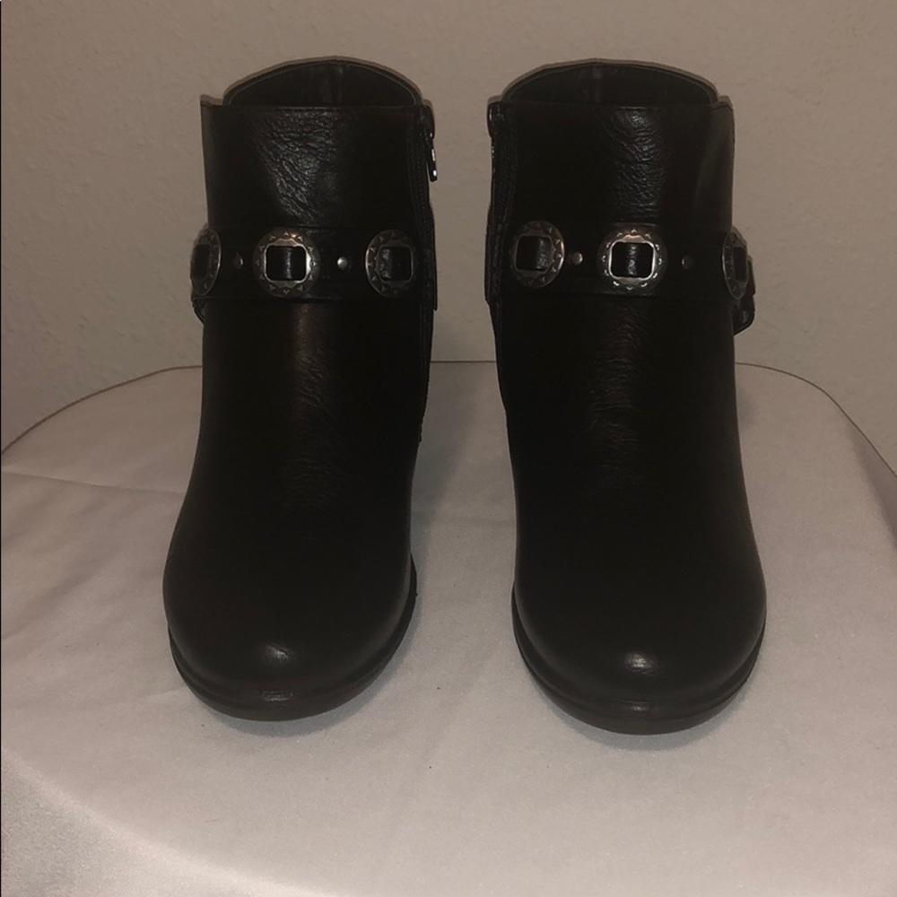 Easy Street Bailey Bootie - Picture 2 of 5